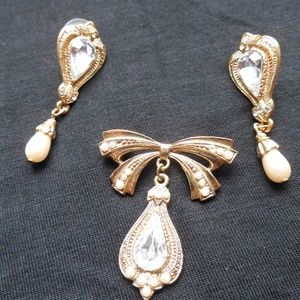 Victorian style,  earring and brooch set